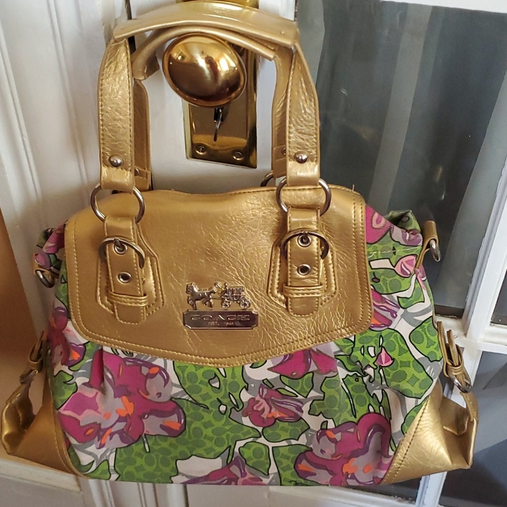 Coach like new worn lightly very gd condition